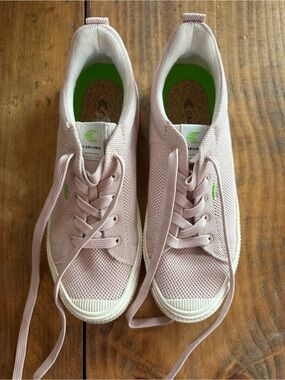 Cariuma Environmentally Friendly Women’s Ibi Low-Top Pink Sneakers Size 8